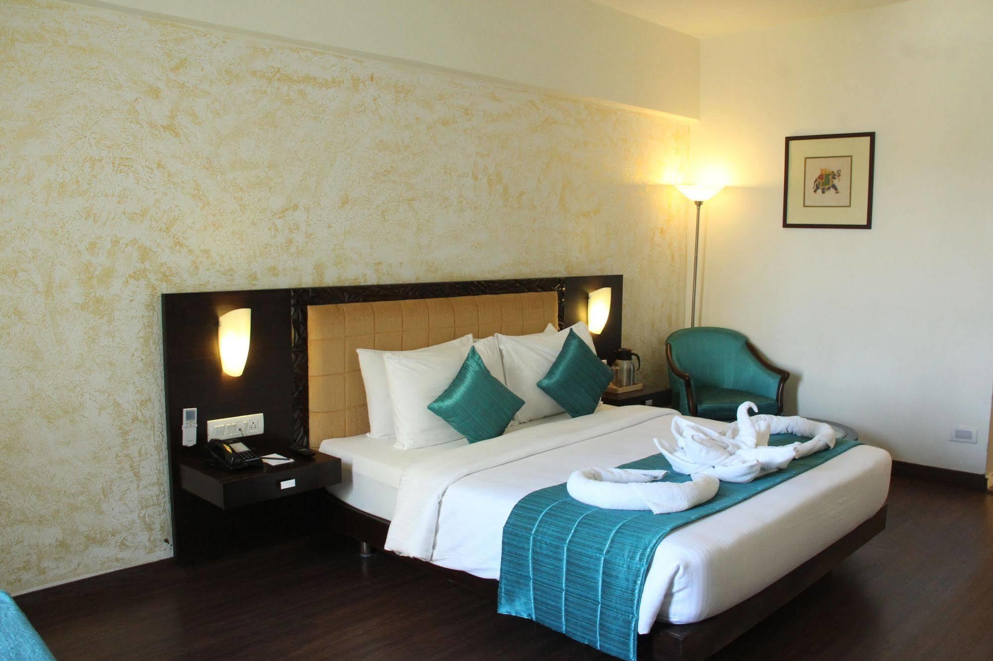 Club Mahindra Udaipur Hotel Exterior photo